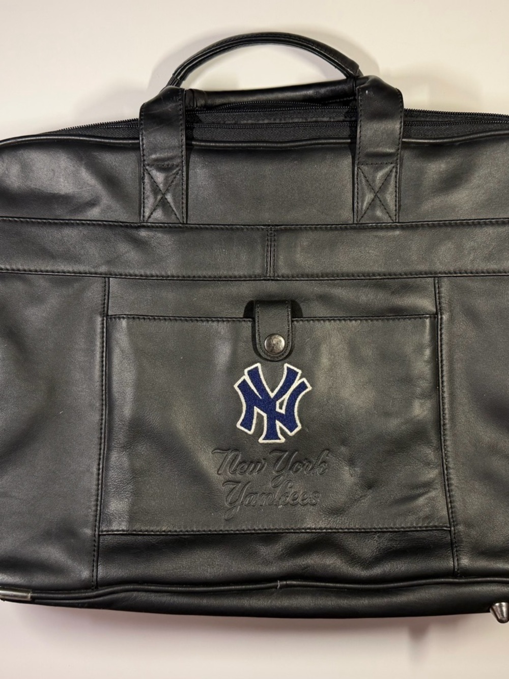 Danbury Mint NY Yankees Brazilian Leather Carry‑On Overnight Bag –‎ Vintage